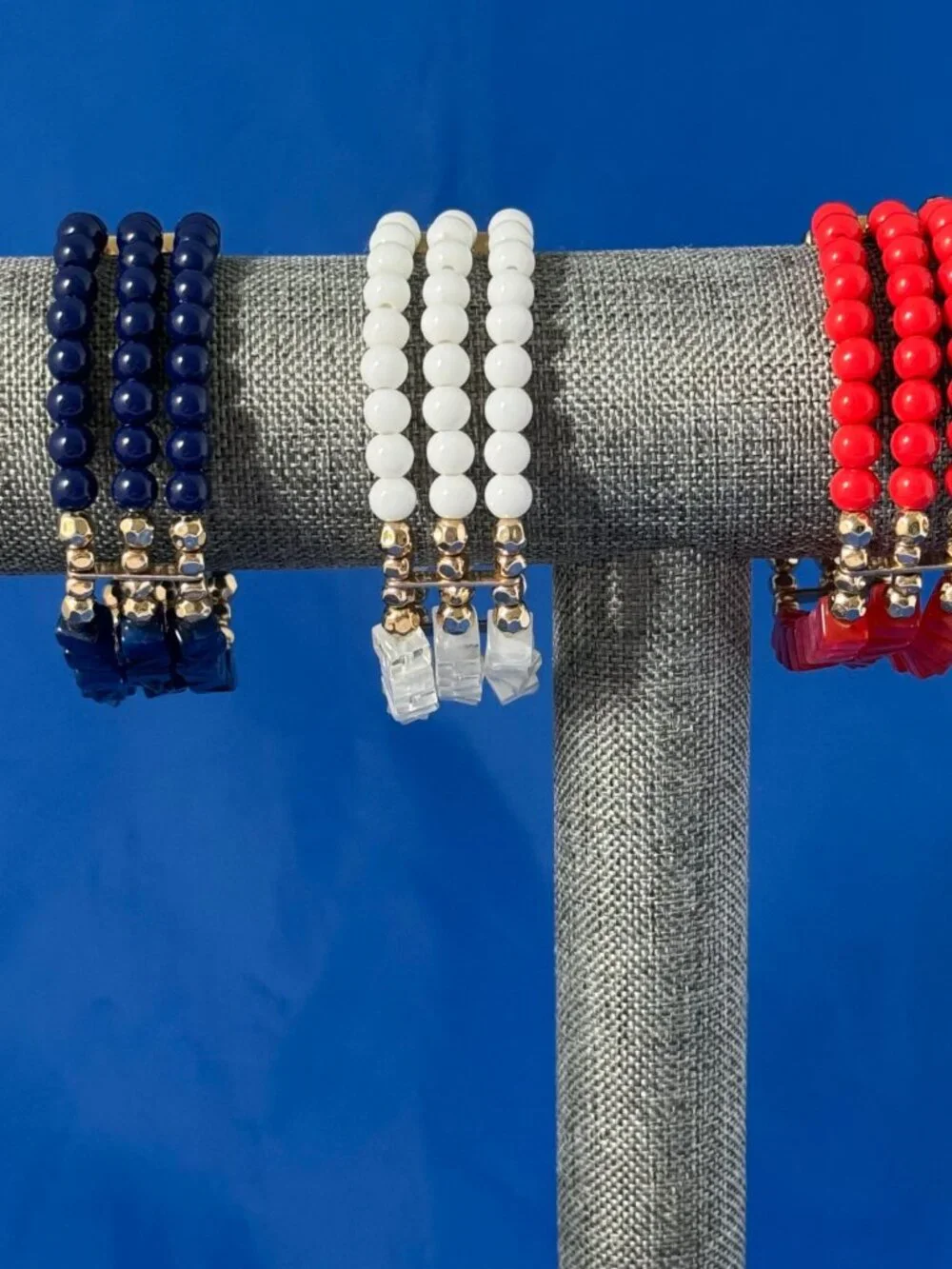 Avon Signature Spring Fling Triple Strand Stretch Bracelet Set Red White Blue